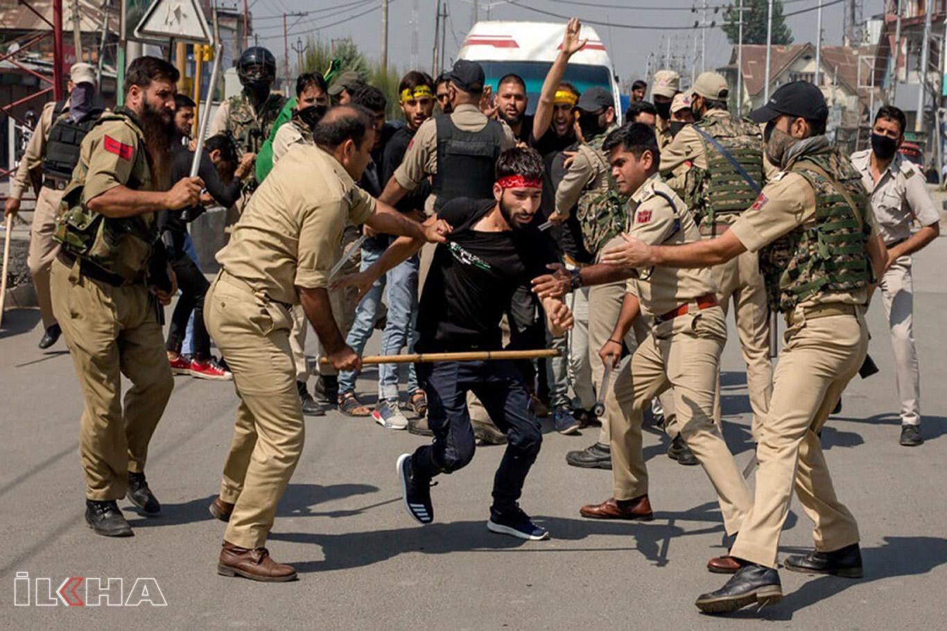 Indian Army tortures people in Kashmir Indian Army tortures people in Kashmir